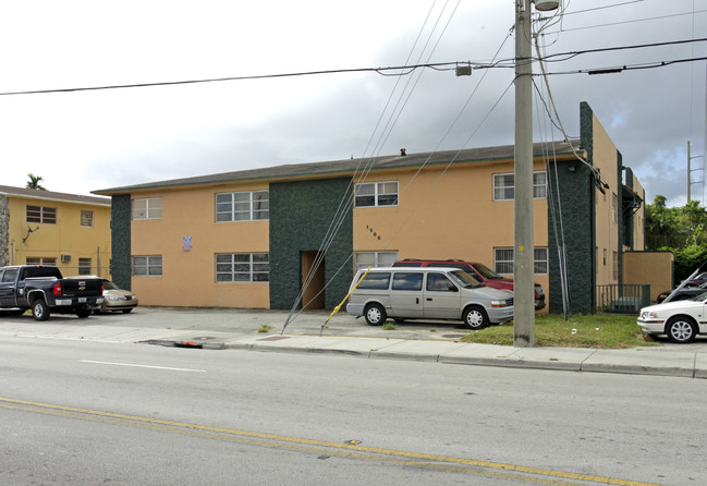 1500 W 29th St in Hialeah, FL - Building Photo - Building Photo