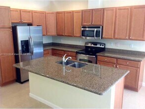 2950 St Thomas Dr in Hollywood, FL - Building Photo - Building Photo