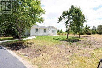 795 Stone Rd E in Guelph, ON - Building Photo - Building Photo