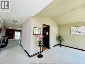 4906 Southwood Lakes Blvd in Windsor, ON - Building Photo - Building Photo