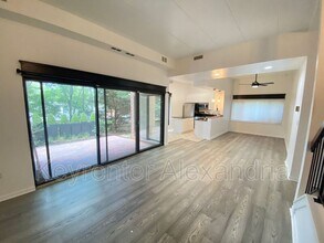 124 Roberts Ln in Alexandria, VA - Building Photo - Building Photo