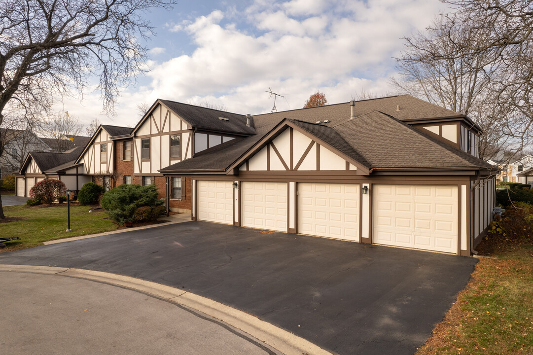 374 Greystone Ct in Schaumburg, IL - Foto de edificio