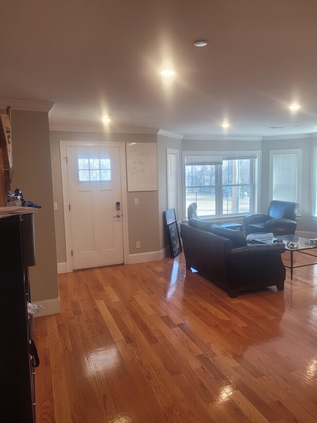 116 Holland St, Unit 2L in Somerville, MA - Foto de edificio - Building Photo