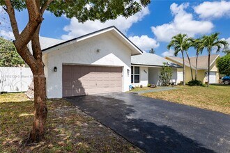 2400 NW 103rd Ave in Pembroke Pines, FL - Building Photo - Building Photo