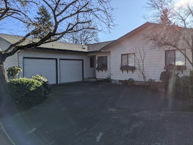 3570 Hickory Ave in Eugene, OR - Building Photo - Building Photo