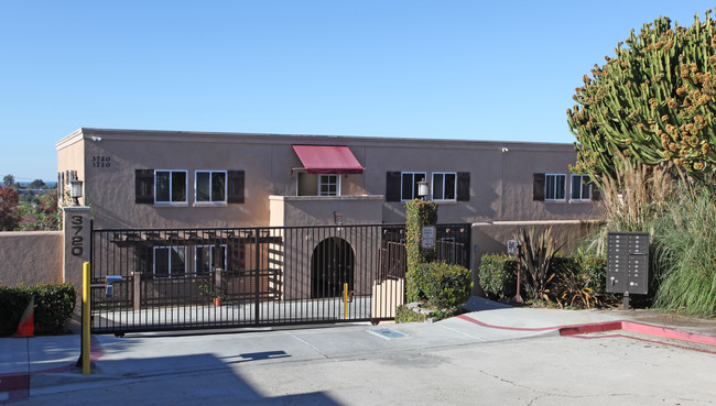 Loma Vista Apartment Homes in San Diego, CA - Foto de edificio - Building Photo