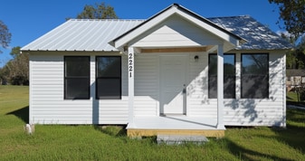 2221 Norma St in Port Arthur, TX - Building Photo