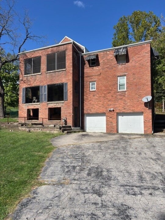 5302 Overlook Glen Dr in Pittsburgh, PA - Building Photo