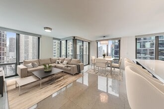 2 E Erie St in Chicago, IL - Building Photo - Building Photo