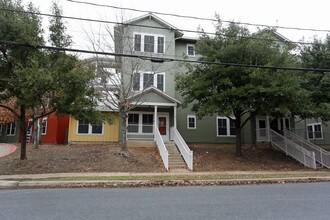 Lyons Gardens in Austin, TX - Building Photo - Building Photo