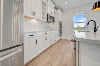 534 Sun Chaser Dr in Nokomis, FL - Foto de edificio - Building Photo