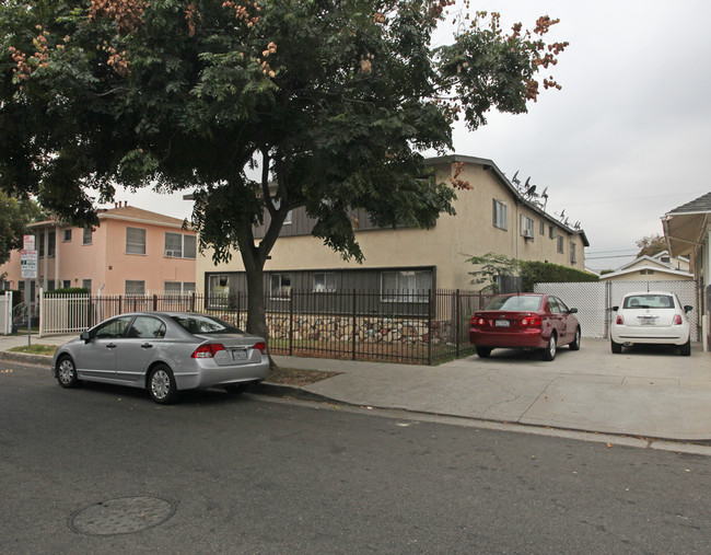 1421 N Hudson Ave in Los Angeles, CA - Foto de edificio - Building Photo