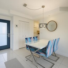 301 Golden Isles Dr in Hallandale Beach, FL - Building Photo - Building Photo