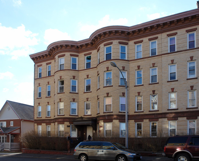 294 Elm St in Holyoke, MA - Building Photo - Building Photo