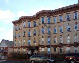 294 Elm St in Holyoke, MA - Foto de edificio - Building Photo