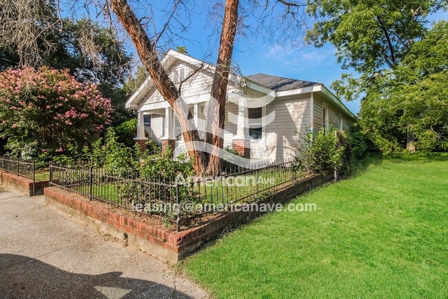 1215 McDuffie Ave in Columbia, SC - Foto de edificio - Building Photo