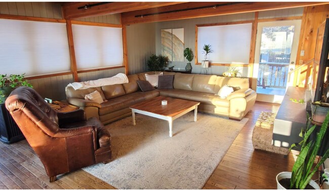 4955 De Armoun Rd in Anchorage, AK - Building Photo - Building Photo