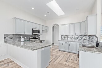 24431 W Horned Owl Trail in Wittmann, AZ - Foto de edificio - Building Photo