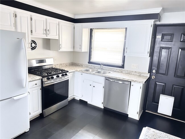 115 Burben Way in Rochester, NY - Building Photo - Building Photo