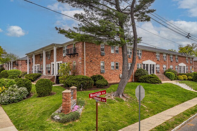 Woodside Gardens Apartments