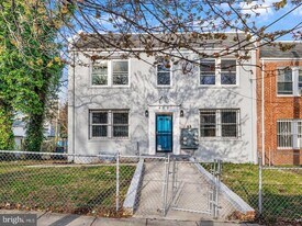 405 34th St SE in Washington, DC - Building Photo