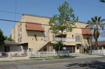 Flower Street Apartments in Santa Ana, CA - Building Photo - Building Photo