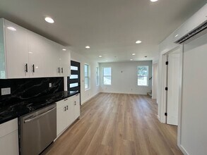 20340 Cantara St in Los Angeles, CA - Building Photo - Building Photo