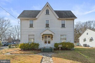 923 N Main St in Glassboro, NJ - Building Photo
