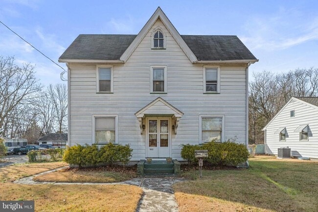 property at 923 N Main St