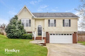 7921 Woodpark Dr in High Point, NC - Foto de edificio - Building Photo