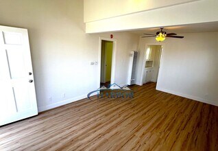 1072 W 21st St in Los Angeles, CA - Building Photo - Building Photo