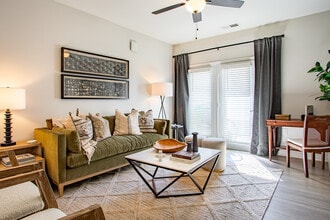 West Park in Fayetteville, NC - Foto de edificio - Building Photo