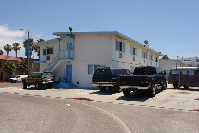 1046 Seacoast Dr in Imperial Beach, CA - Foto de edificio - Building Photo