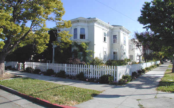 1511 17th Ave in Oakland, CA - Foto de edificio - Building Photo