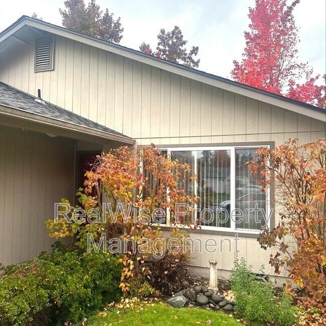 property at 2210 SW Bridge St