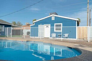 1739 E Granada Rd, Unit 2 in Phoenix, AZ - Building Photo