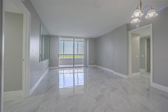 2333 Feather Sound Dr in Clearwater, FL - Building Photo - Building Photo