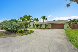 117 12th Ave in Indialantic, FL - Building Photo - Building Photo