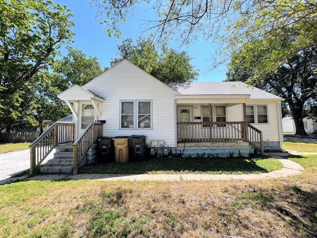 800 N Poplar St in Hutchinson, KS - Building Photo - Building Photo