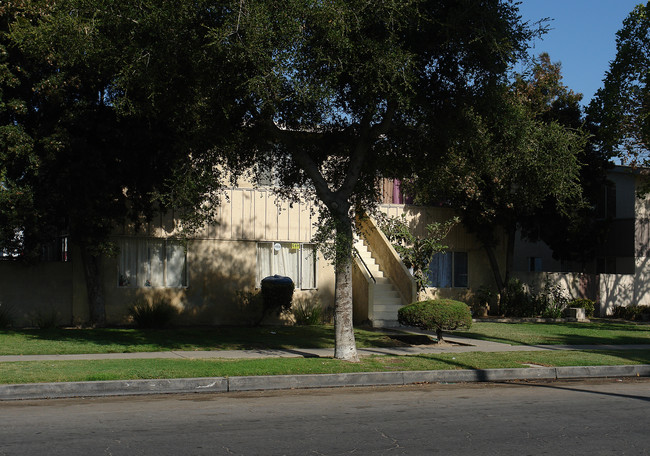 2626 S Rosewood Ave in Santa Ana, CA - Building Photo - Building Photo