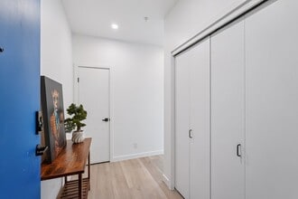 Rainbow Road in Phoenix, AZ - Foto de edificio - Building Photo