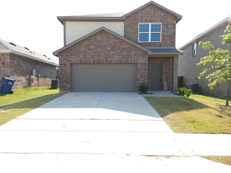 6114 Harrah Ln in Heath, TX - Building Photo