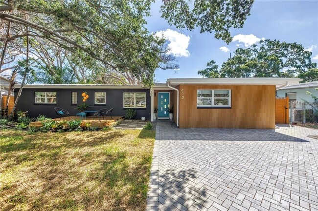 property at 412 Mira Vista Dr