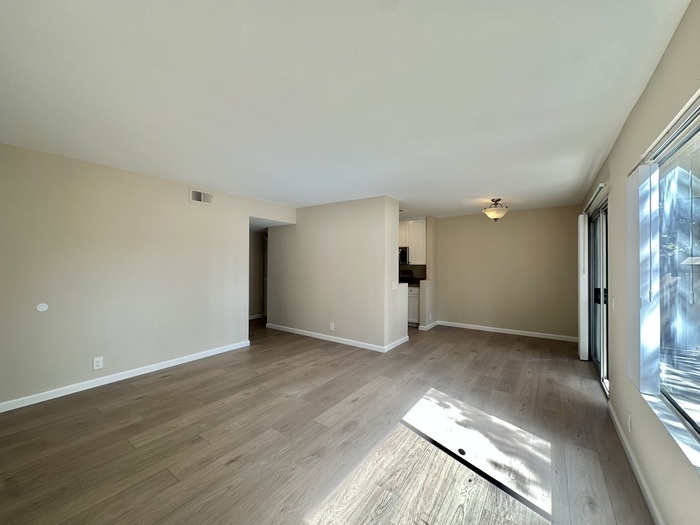 4065 Porte La Paz in San Diego, CA - Building Photo