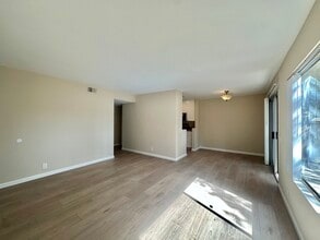 4065 Porte La Paz in San Diego, CA - Building Photo - Building Photo