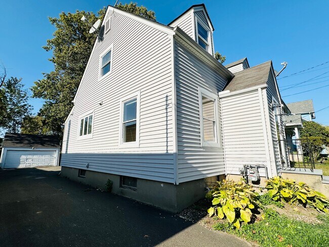 66 Stoehrs Pl in Bridgeport, CT - Foto de edificio - Building Photo
