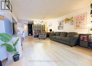 1102 Horseshoe Valley Rd W in Barrie, ON - Building Photo - Building Photo