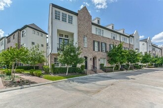 9450 London Bridge Station in Houston, TX - Building Photo - Building Photo