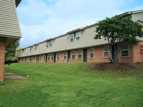 Woodside Village in Palestine, TX - Building Photo - Building Photo