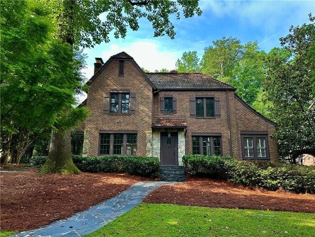 property at 935 Stovall Blvd NE